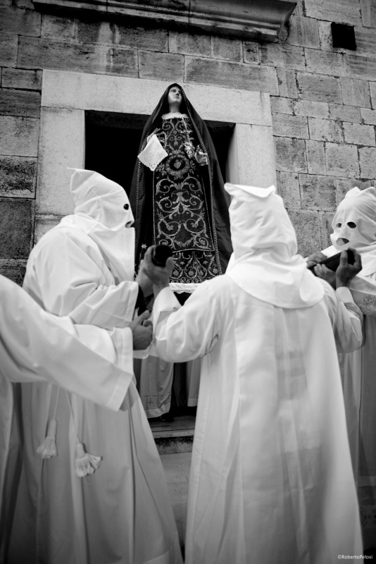 Antiche processioni e riti religiosi della settimana santa al sud Italia